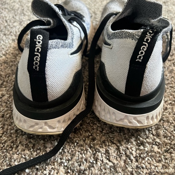 Nike Women’s Black, Grey, and White Running Shoes Size 9 - Picture 4 of 5